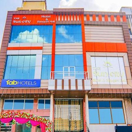 Capital O 64299 Hotel Suncity Juhi Bari Exteriér fotografie