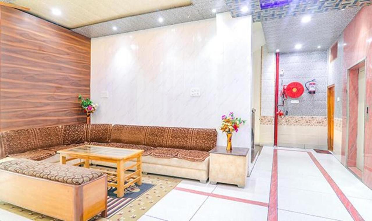 Capital O 64299 Hotel Suncity Juhi Bari Exteriér fotografie