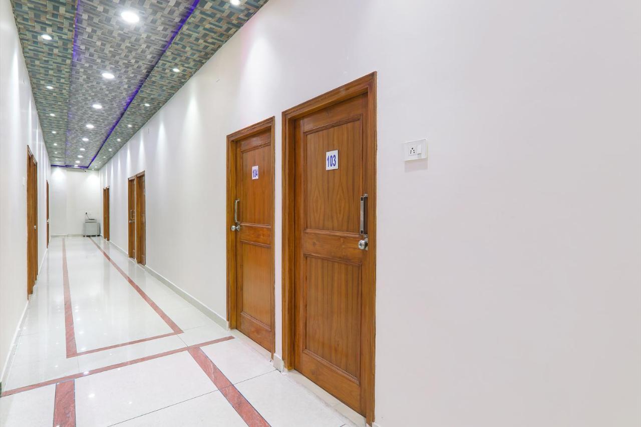 Capital O 64299 Hotel Suncity Juhi Bari Exteriér fotografie