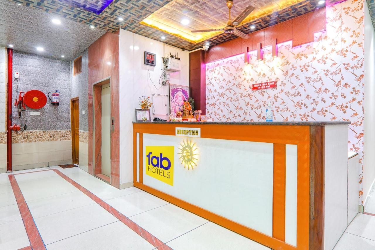 Capital O 64299 Hotel Suncity Juhi Bari Exteriér fotografie