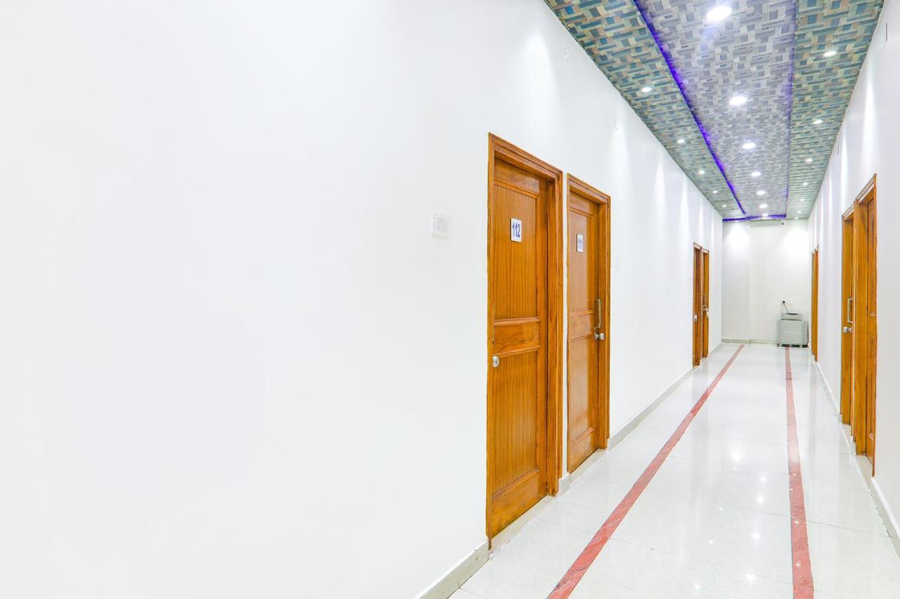 Capital O 64299 Hotel Suncity Juhi Bari Exteriér fotografie